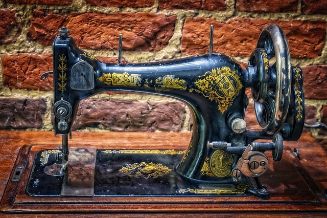 Antique Singer Treadle Sewing Machine： A Guide to Restoration and Value