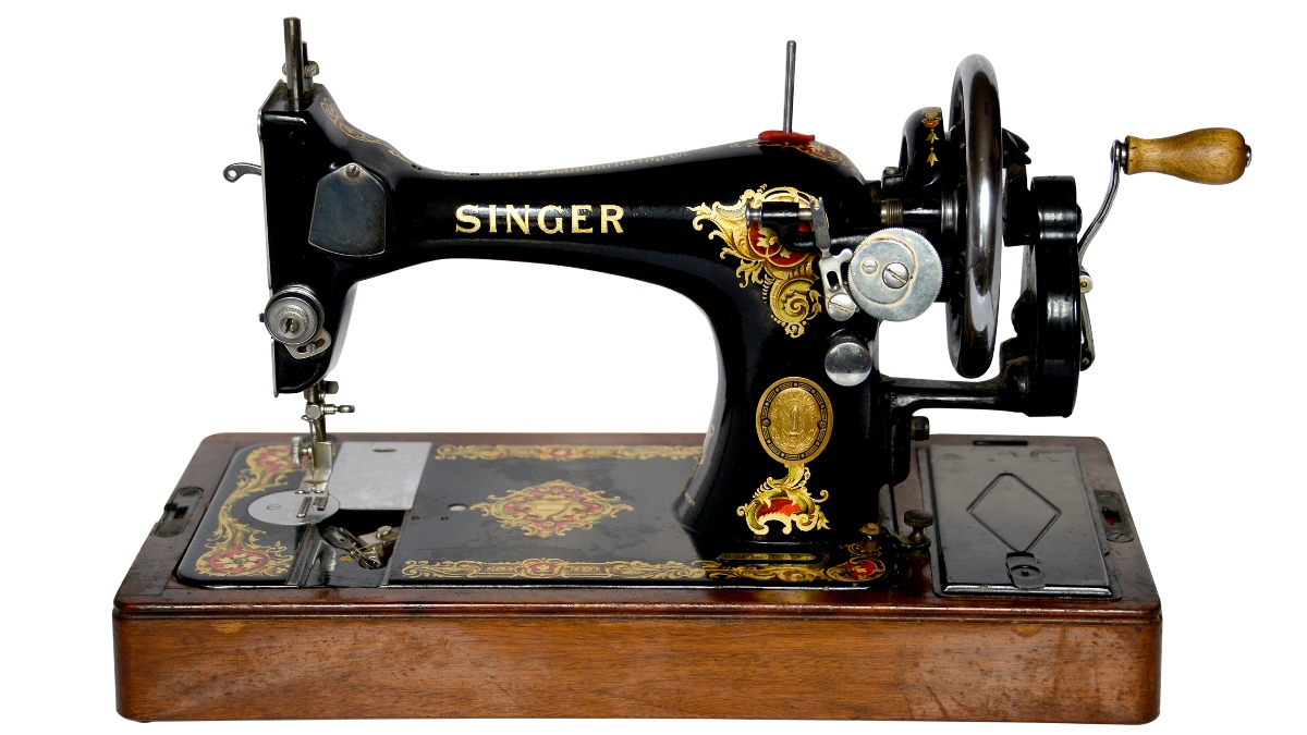 Singer Treadle Sewing Machine Value Guide： Age, Condition, and Pricing