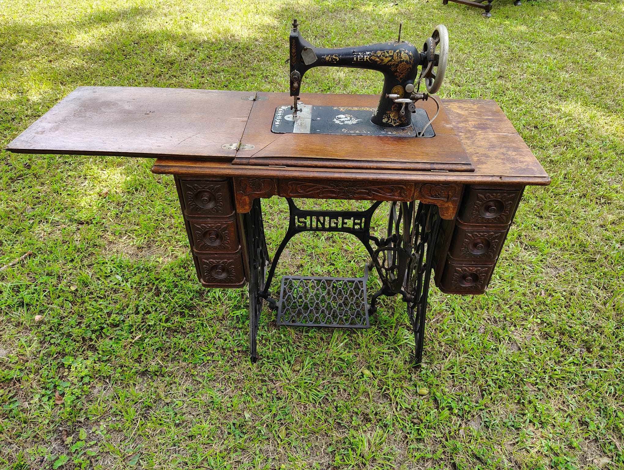 Vintage Singer Sewing Machine and Table： Top Picks for Collectors