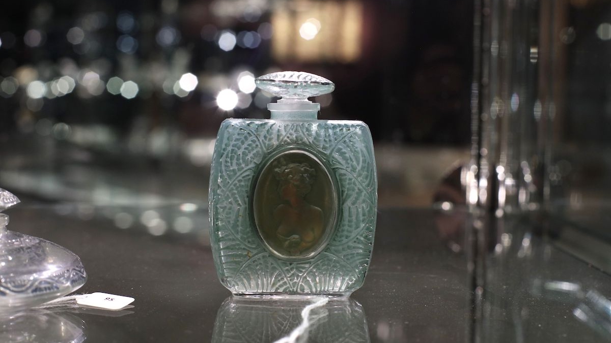 Vintage Perfume Bottle Treasures： Unlocking the Value of Antique Finds